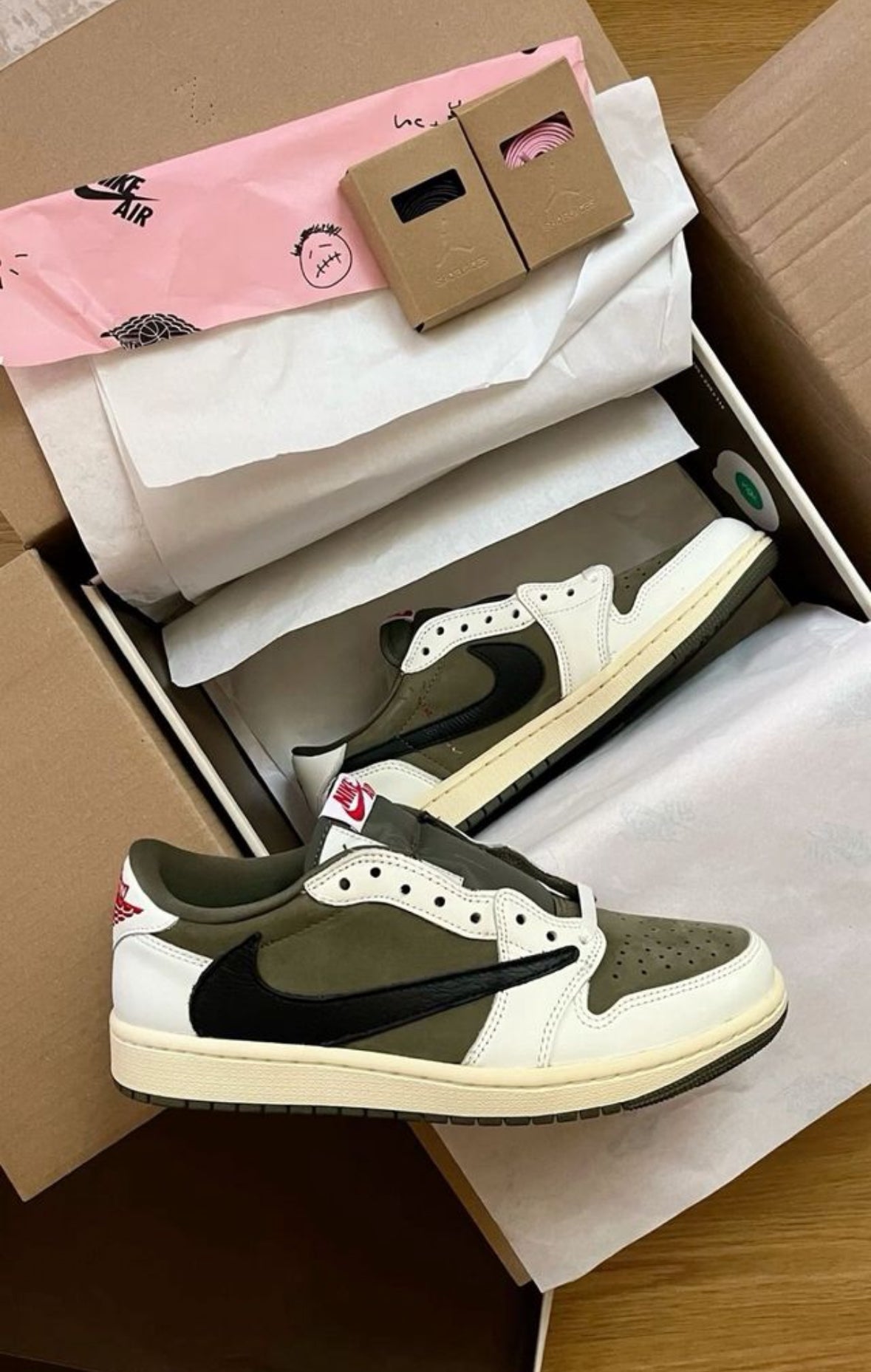 TRAVIS MÉDIUM OLIVE